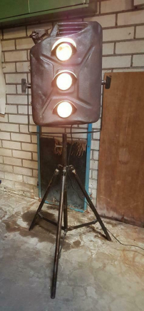Custom made tripod lamp from old jerry can🔥