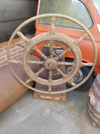 Antique steering wheel with also the steering box, steering gear