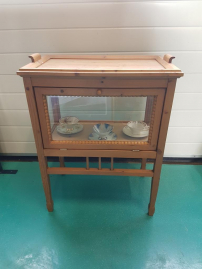 Tea cabinet, tea furniture, china cabinet in very neat condition 😍