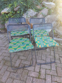 4 vintage design folding chairs with cool vintage seat cushions ðŸ¤©