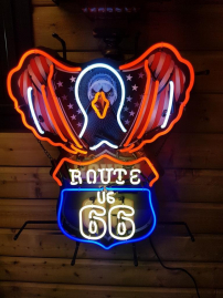 Neon lamp USA Eagle Route 66 met op de achtergrond de Amerikaanse adelaar.