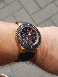 Guess horloge, rosé goud met rubberen band ⌚ is als nieuw!