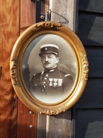 Beautiful antique frame with a photo of a soldier or policeman 😎
