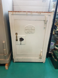 Antique English safe, safe box, Safe Trust Co.😎
