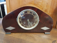 Pendule, mantelpiece clock, mantelpiece clock with bakelite front