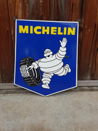 Cool and large enamel bibendum plate from Michelin 😎
