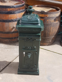 Pillar mailbox in an antique style of aluminum 😍
