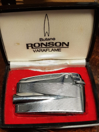 Vintage metal lighter is from Ronson, type Varaflame.