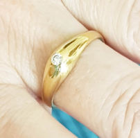 Pracht 18 karaat gouden dames ring met 0,08 karaat diamant.