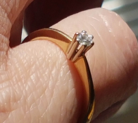 Mooie 14 karaat gouden ring met 0,10 crt diamant 💍