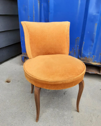 Cool antique chair, armchair in a warm ocher color 😍