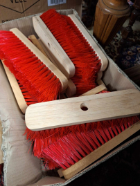 Lot of 24 brooms (without handle) in 1 purchase.