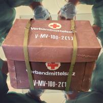 Mega large and also mega heavy vintage first aid box, chest💪