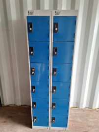 2 safe cabinets, locker cabinets from Overtoom with keys.