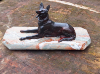 Beautiful antique Zamak dog on a marble plateau😍