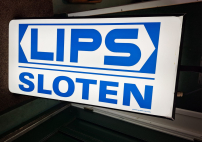 Large and double-sided light box advertising Lips Sloten🔐🔑