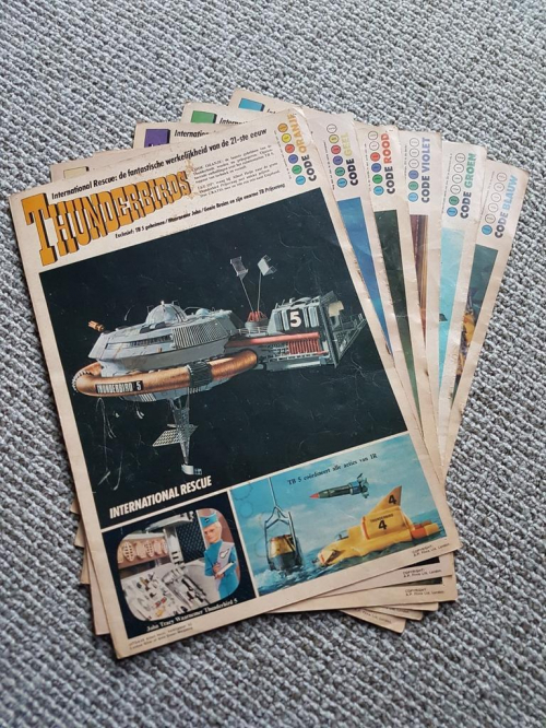Complete set (6x) Thunderbirds International Rescue bladen.