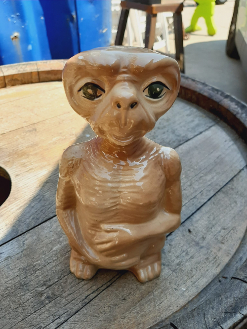 How cool is this...ET Phone Home (piggy bank)😍