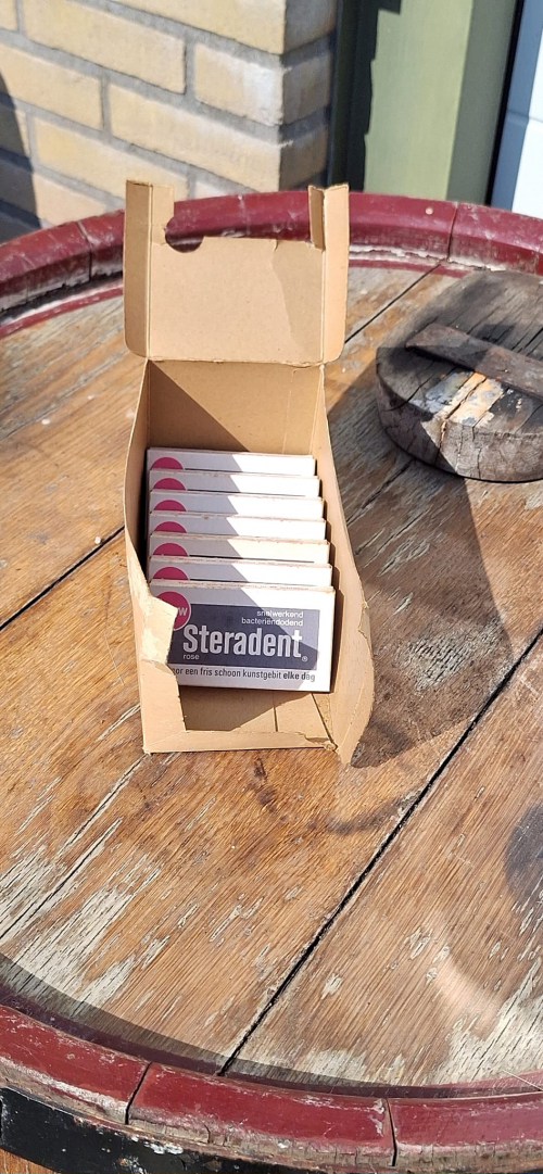 50 jaar oude Steradent tabletten in de originele verpakking