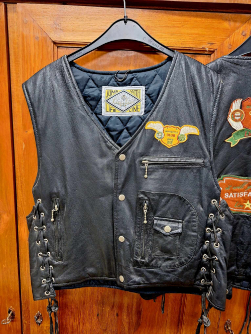 Small lot with 9 x biker vest, leather vest😎